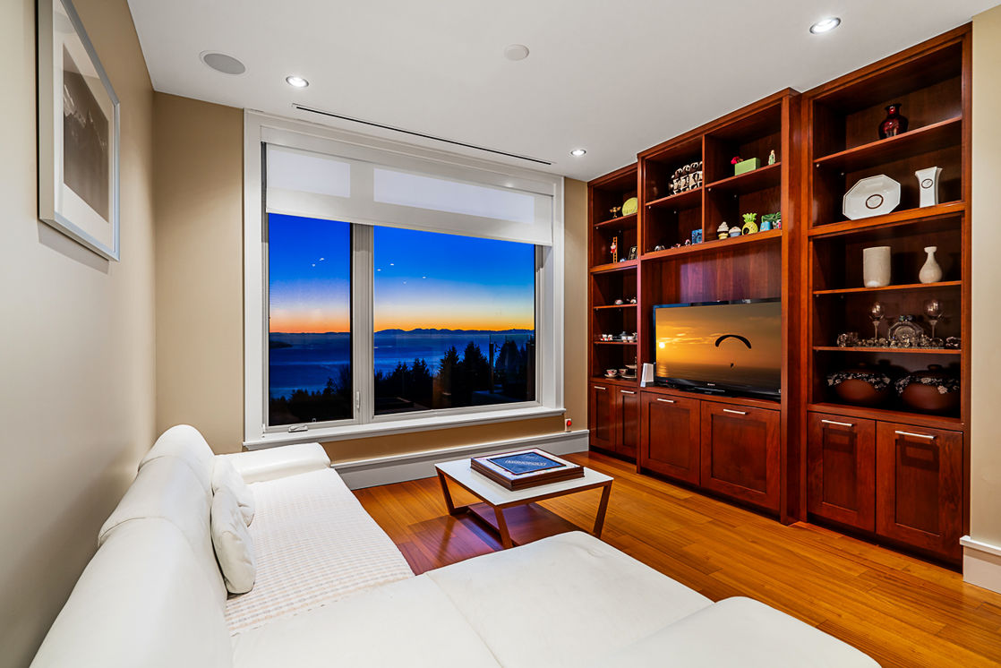 FAMILY ROOM OFF KITCHEN