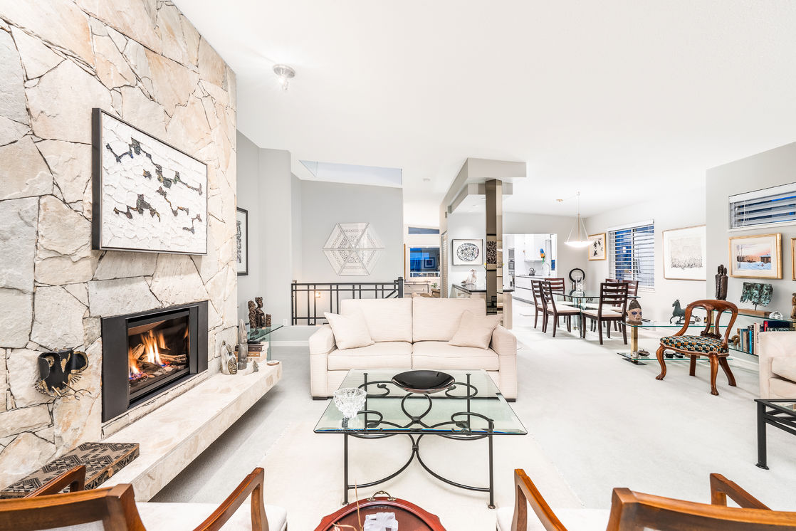 Open Plan spacious living & dining