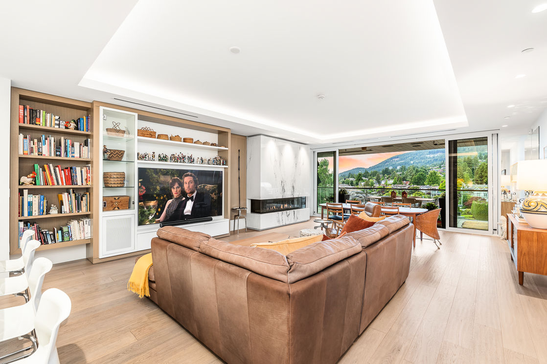 Living Lounge