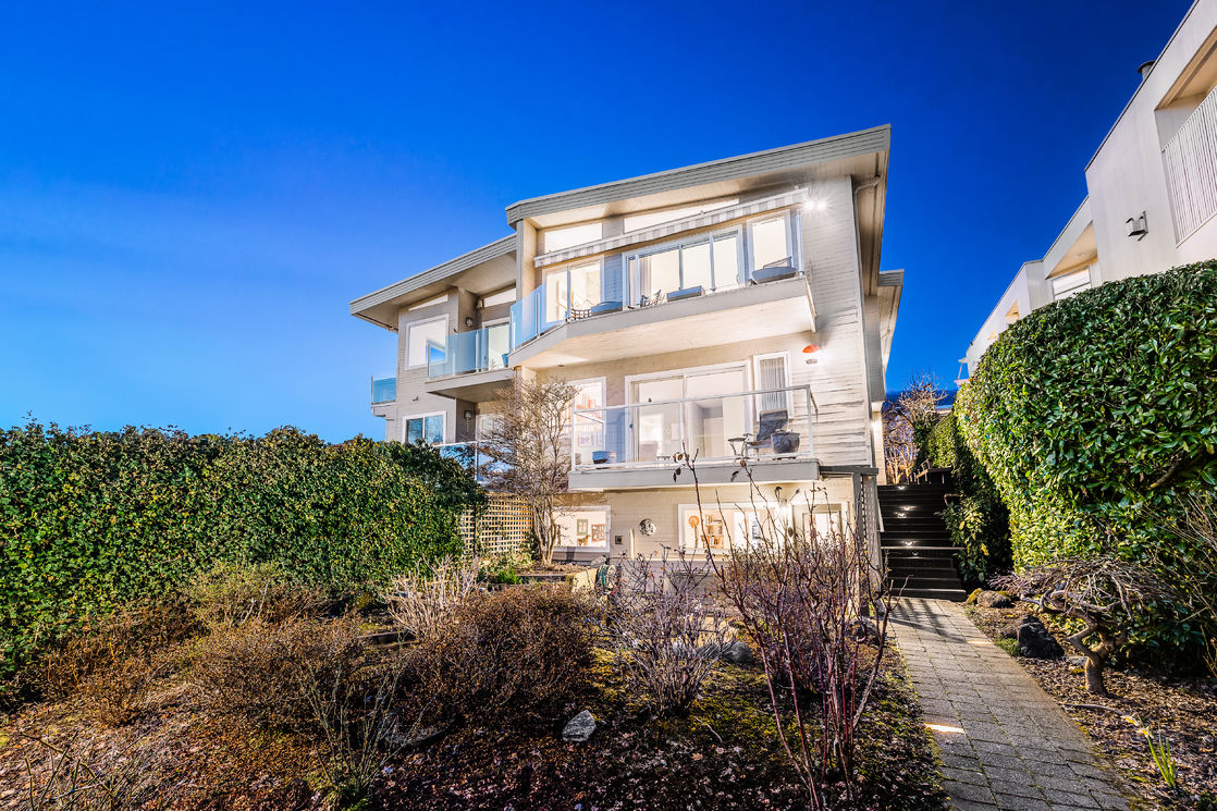 2343 BELLEVUE AVE, WEST VAN - HALF DUPLEX -