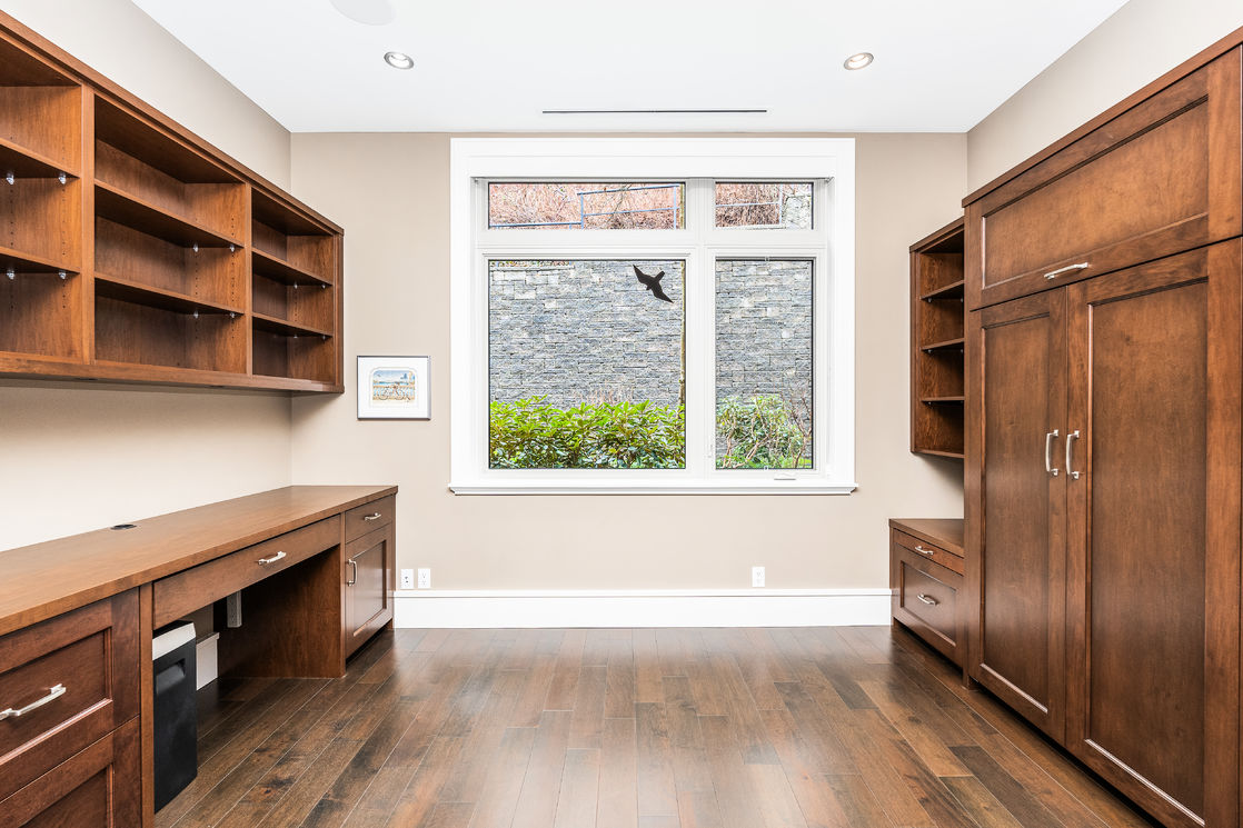 Bedroom with Murphy bed