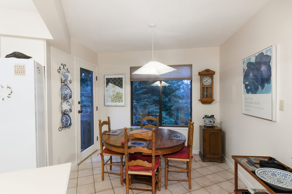 Kitchen Eating Area