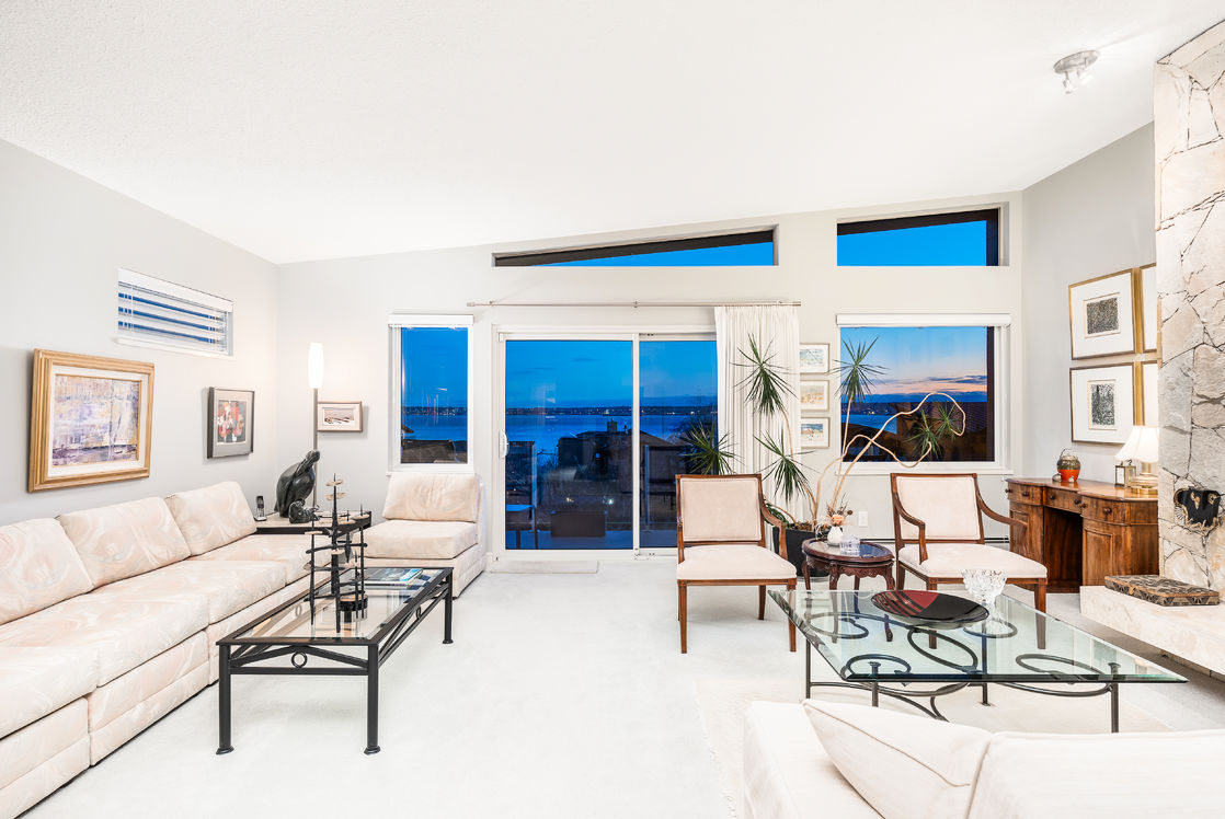Living Room with vaulted ceilings