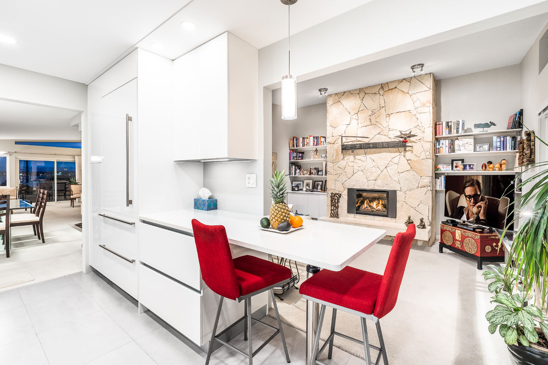 Breakfast bar